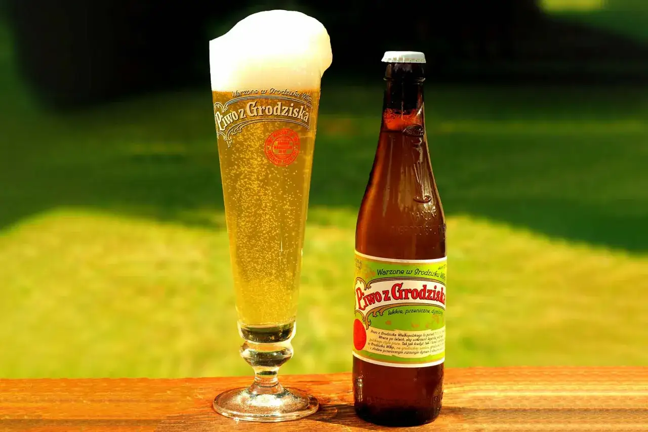Gdzie kupić piwo grodziskie? Sprawdź najlepsze oferty i sklepy