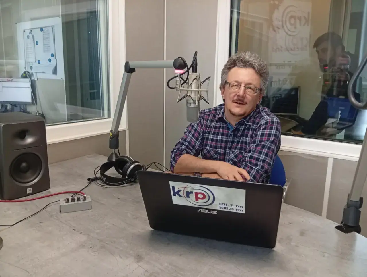 Grzegorz Braun: Kontakt - Gdzie się zgłosić, aby uzyskać informacje?