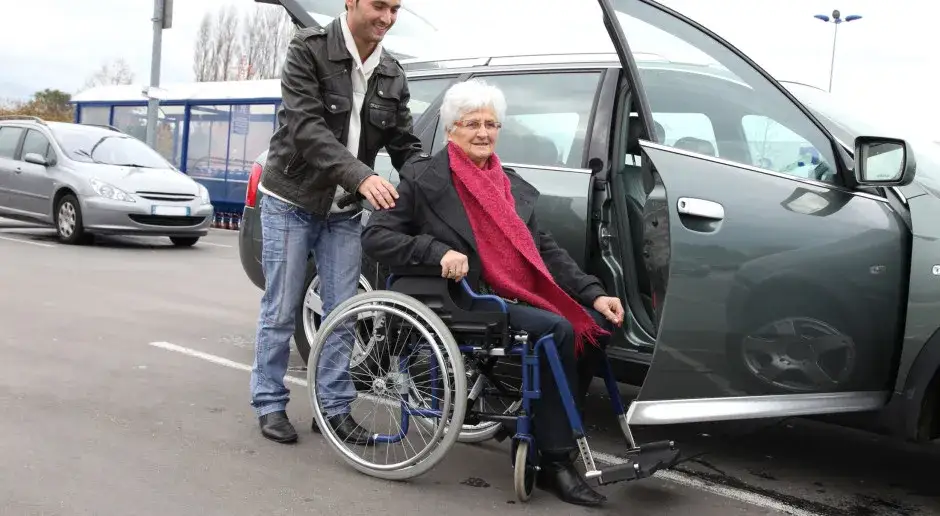 Ile zarabia asystent osoby niepełnosprawnej na godzinę? Zaskakujące stawki!