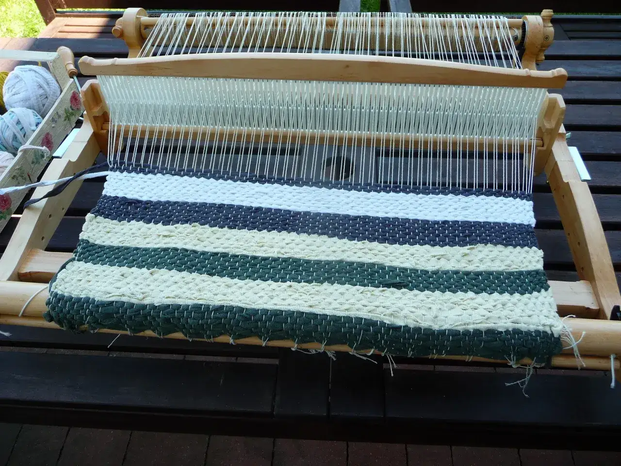 Jak zrobić chodnik ze szmatek - proste sposoby na kreatywne DIY