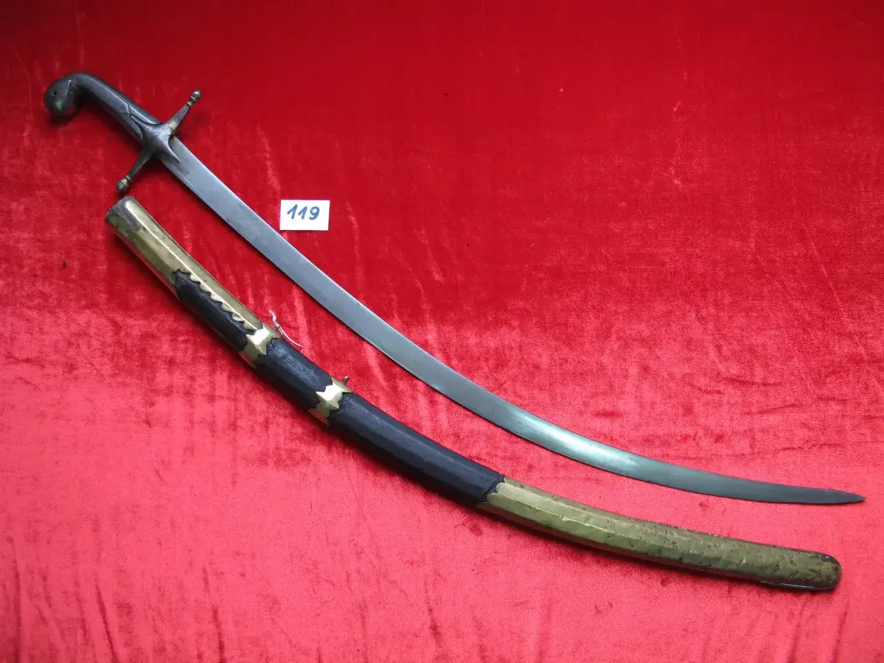 Turecka szabla: historia, użycie i krzyżówki związane z bronią