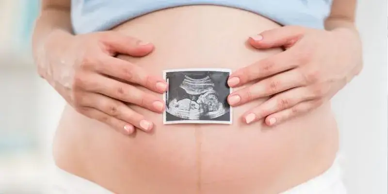 Ile przybiera dziecko w 9 miesiącu ciąży? Sprawdź, co jest normą