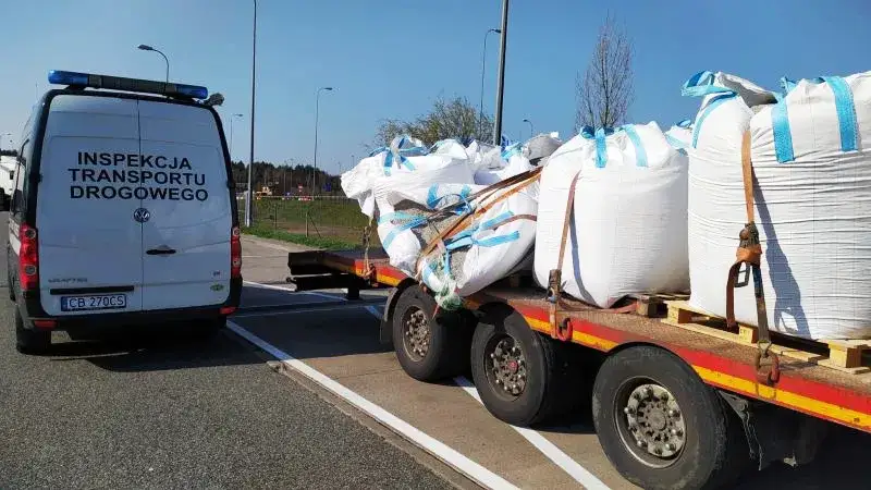 Jak zabezpieczyć big bagi na naczepie? Poradnik dla kierowcy