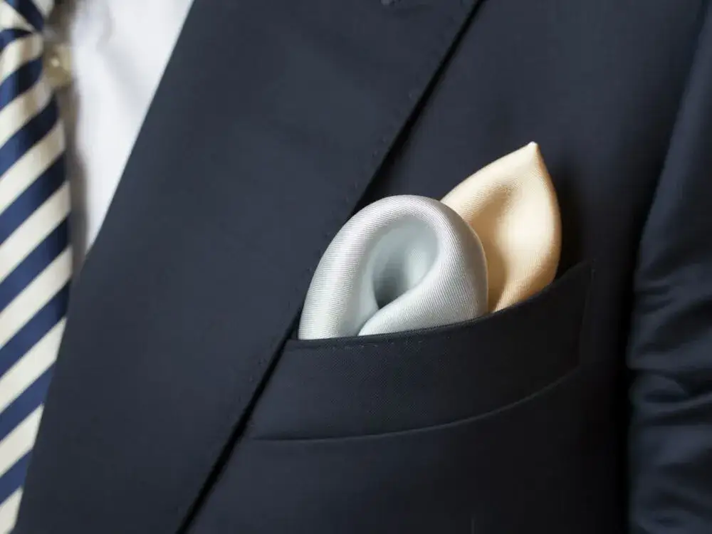 Jak dobrać krawat do koszuli na wesele, aby uniknąć modowej wpadki