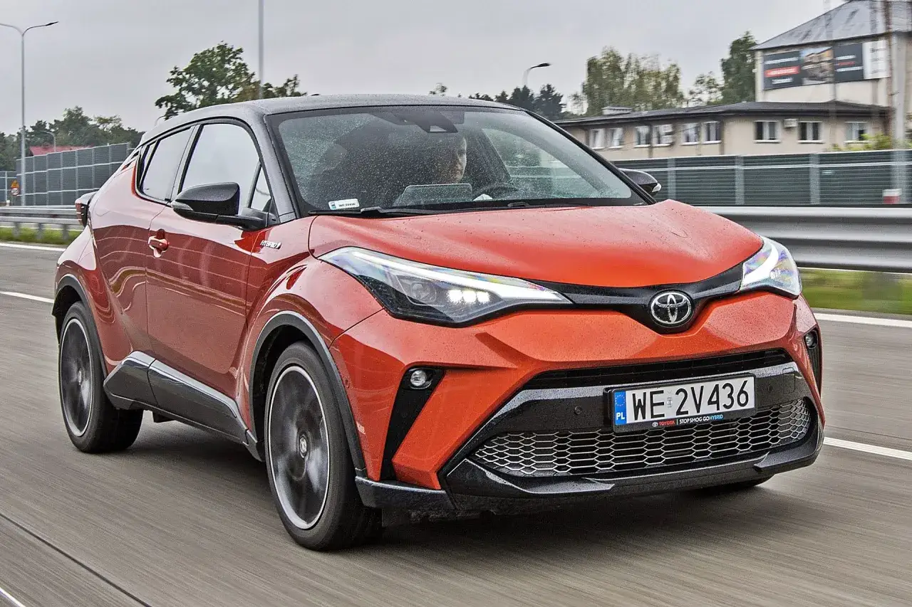 Ile kosztuje nowa Toyota C-HR hybrid? Ceny i warianty do porównania