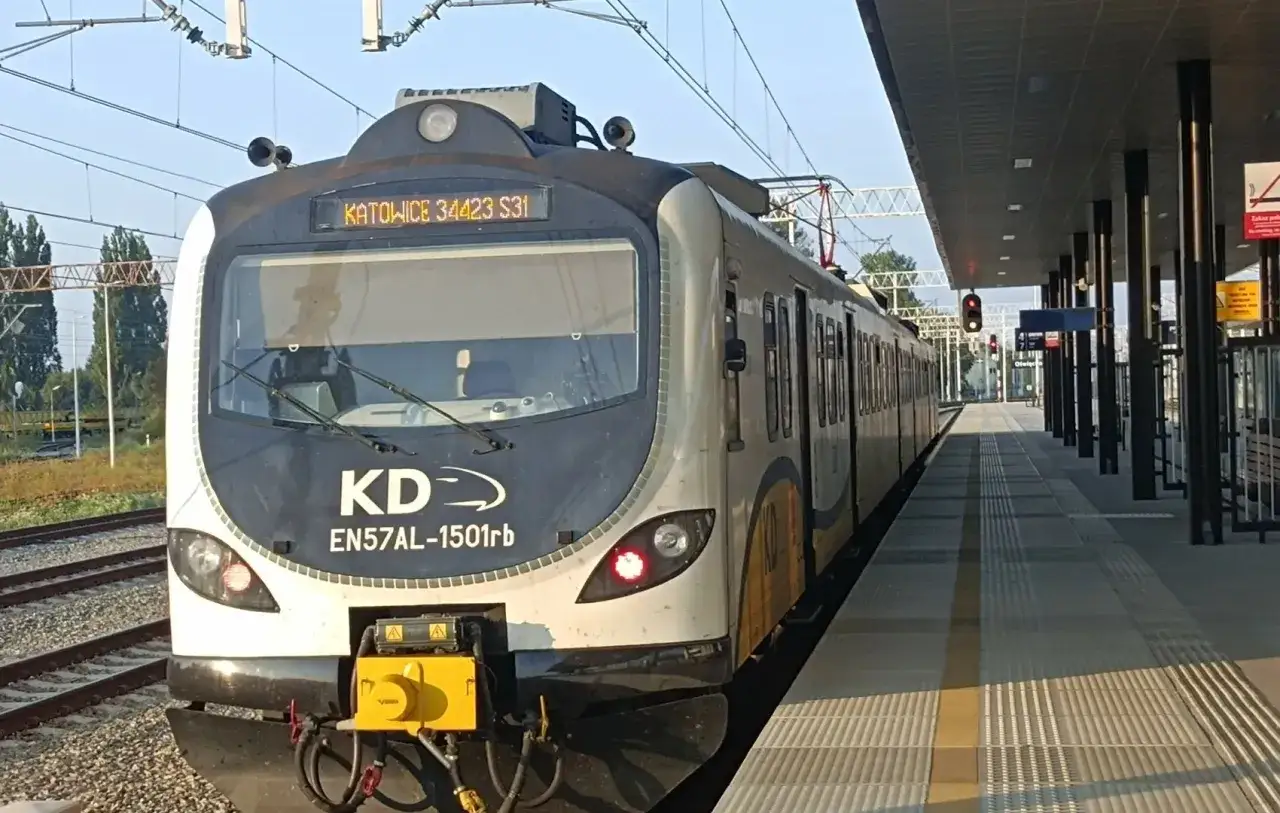 Jak dojechać do Mielna pociągiem z Katowic? Trasa i przesiadki bez problemu