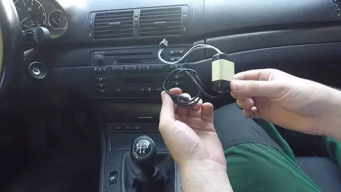 Jak podłączyć pendrive do radia samochodowego bez USB i cieszyć się muzyką