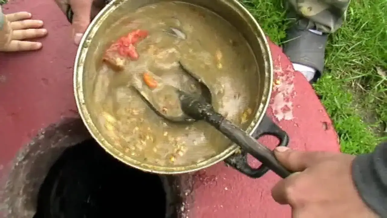 Jak uratować przypaloną zupę: skuteczne sposoby na ratunek w kuchni