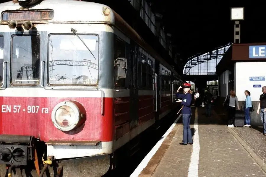 Rozkład jazdy PKP Brzeg Dolny - sprawdź aktualne godziny pociągów