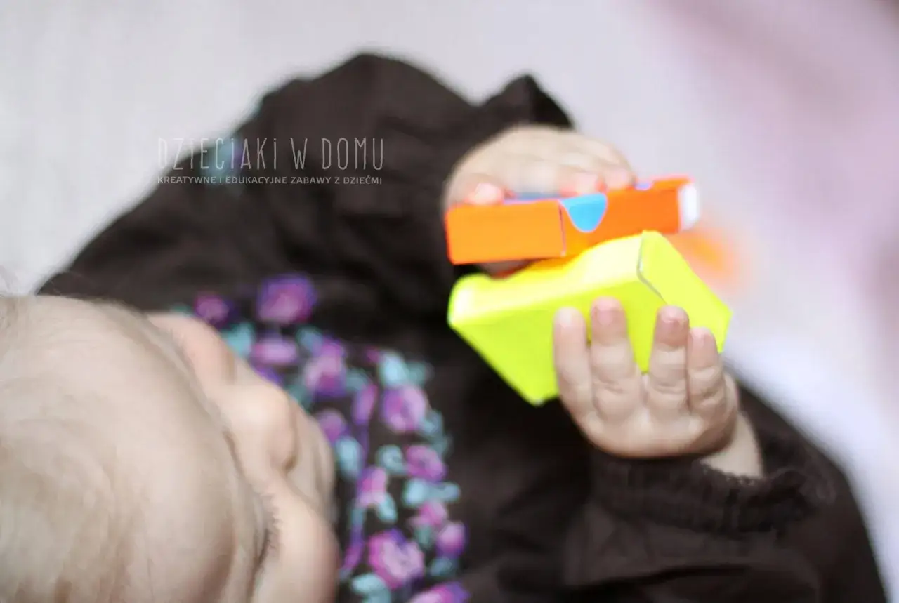 6-miesięczne niemowlę: Proste i bezpieczne zabawy sensoryczne w domu