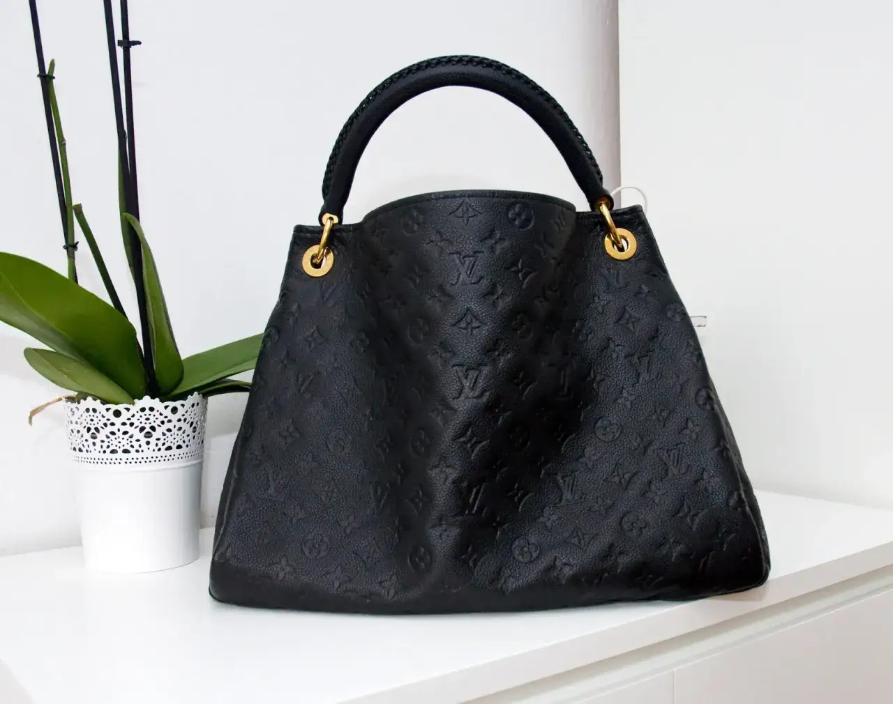 Z czego wykonane są torebki Louis Vuitton? Odkryj materiały i jakość