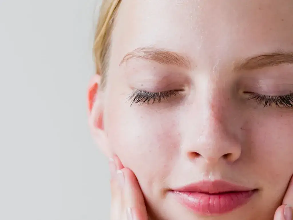 Kwasy na cerę naczynkową: Bezpieczne wybory i skuteczne metody