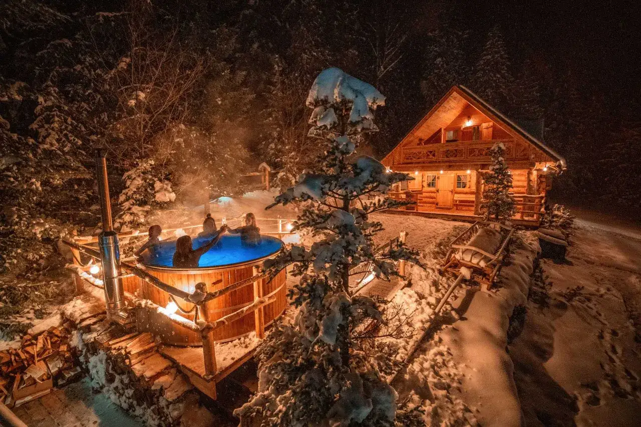 Bacówka w górach: Ucieknij od zgiełku! Jak znaleźć idealną chatę?