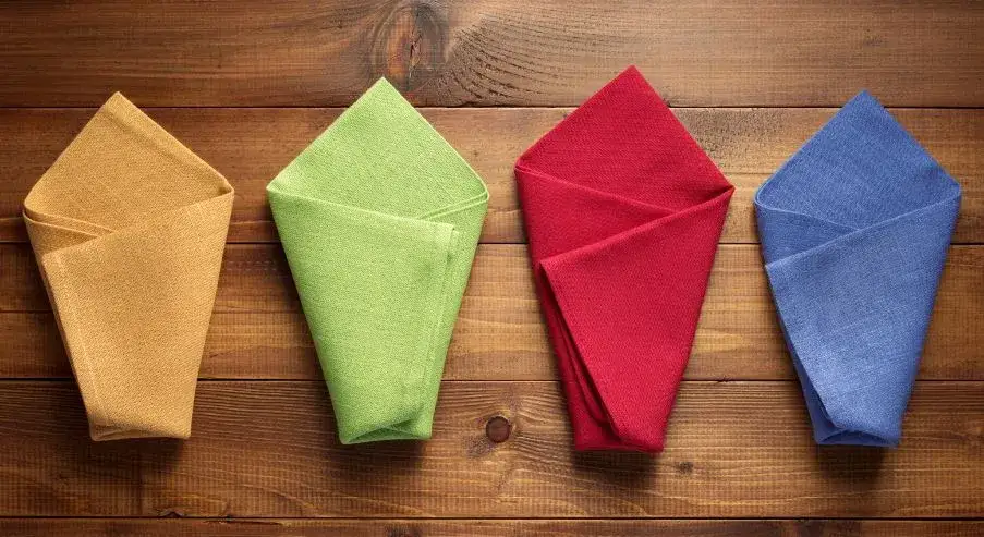 Jak nakryć do stołu serwetki, aby zachwycić gości elegancją