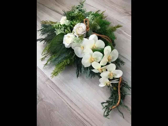 Jak zrobić stroik z róż na cmentarz – piękna pamięć dla bliskich