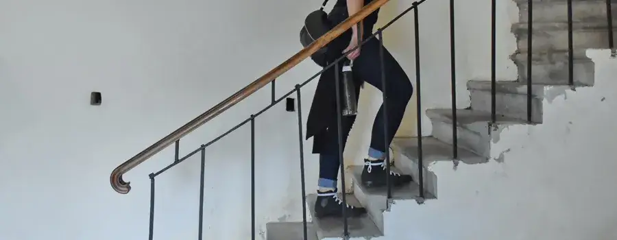 Czy chodzenie po schodach przyspiesza poród? Oto prawda, której nie znasz