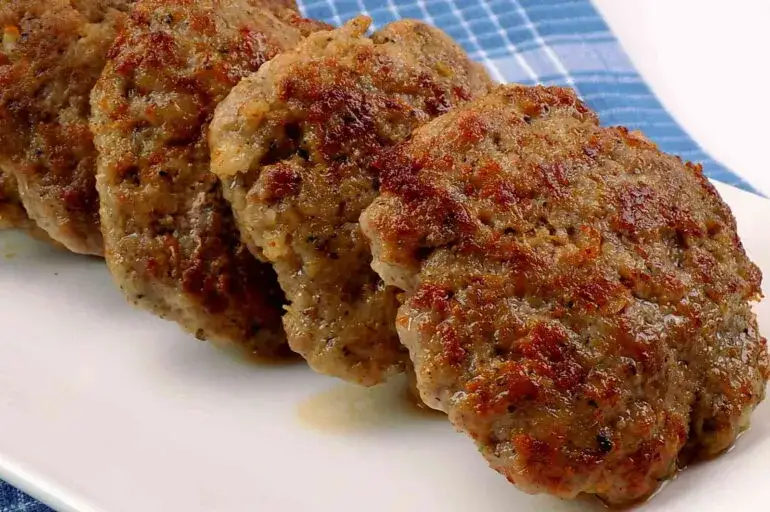 Co można zrobić z surowej kiełbasy? Proste i smaczne przepisy na dania