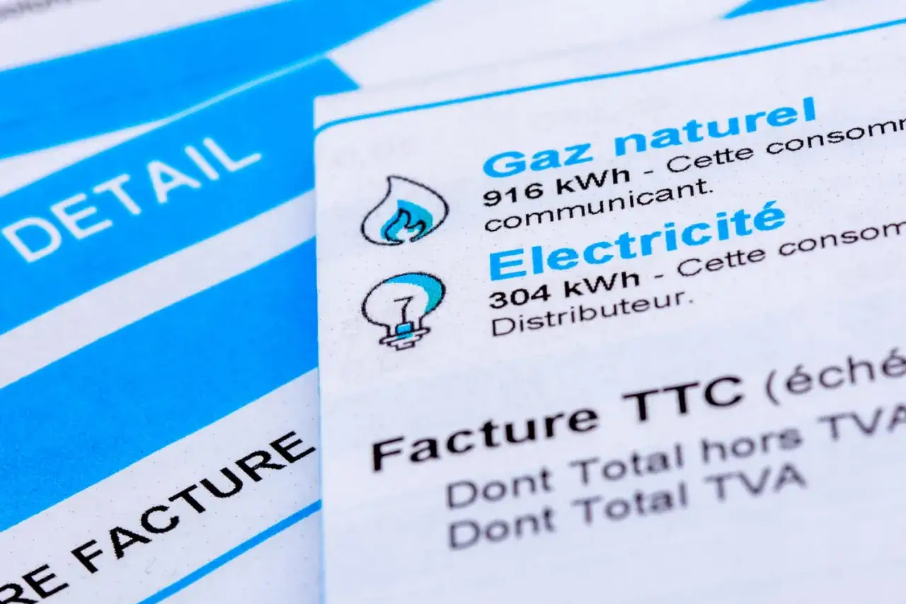 Extrait d'une facture d'énergie détaillant la consommation de gaz et d'électricité en kWh.