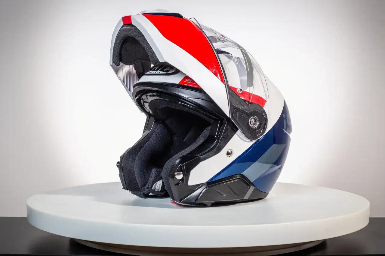 Kask motocyklowy: Jak wybrać bezpieczny i idealnie dopasowany?