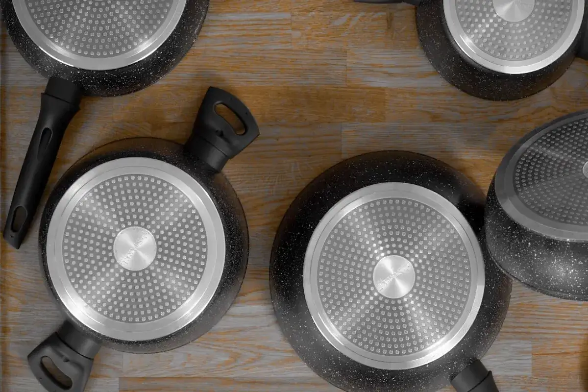 Garnek na indukcji: Kiedy bezpiecznie, a kiedy nie?