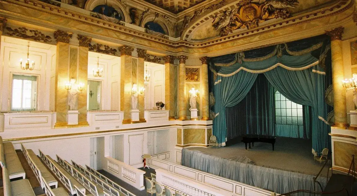 Miesięcznik teatr – historia, recenzje i wpływ na kulturę w Polsce