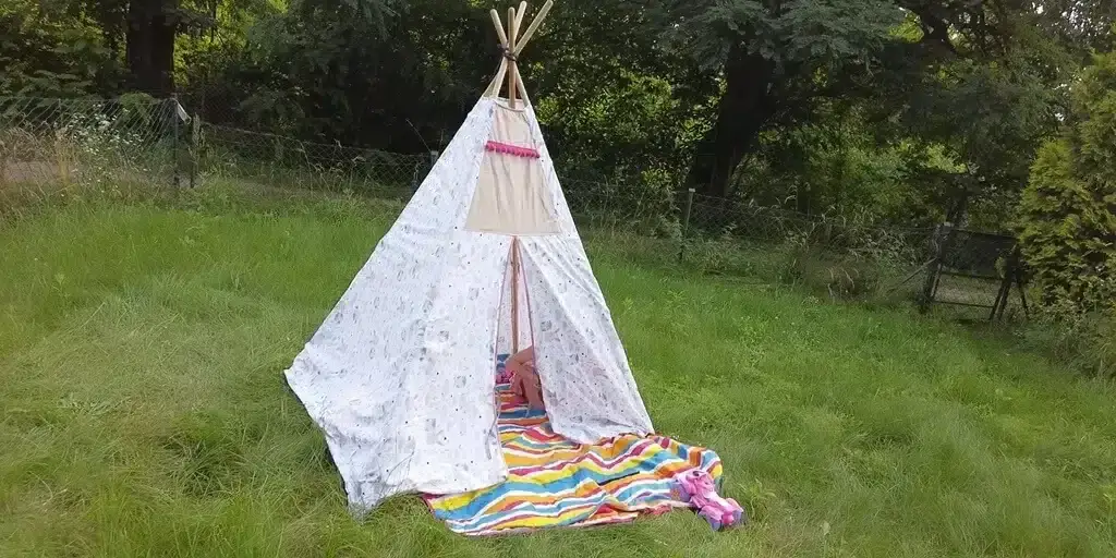 Jak uszyć tipi: łatwe kroki do stworzenia idealnego namiotu dla dzieci