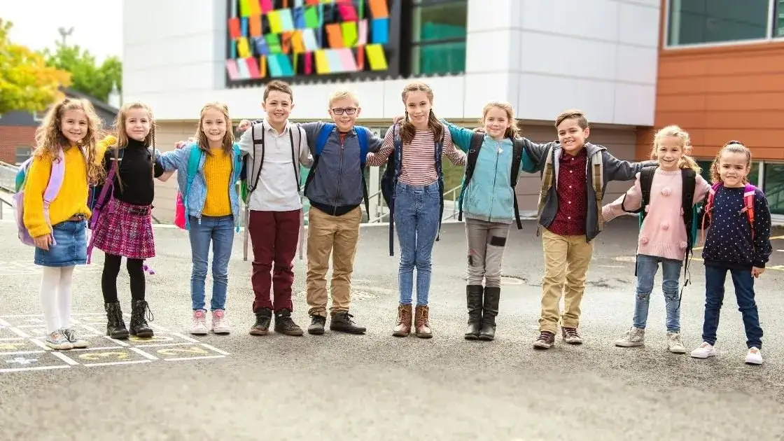 Zabawy integracyjne dla klas 1-3, które wzmocnią współpracę dzieci