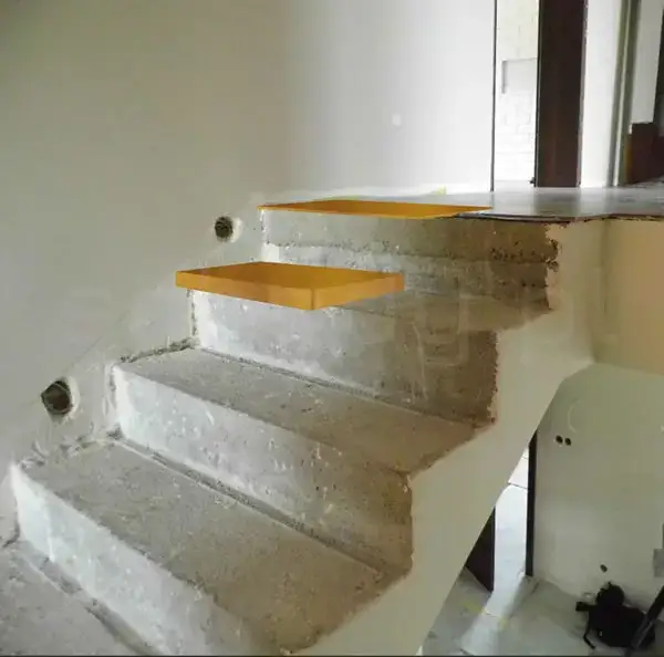 Ostatni stopień schodów: jak zapewnić bezpieczeństwo i estetykę