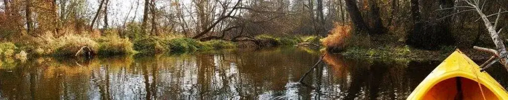 Jak się ubrać na kajaki jesienią, by nie zmarznąć i cieszyć się wodą