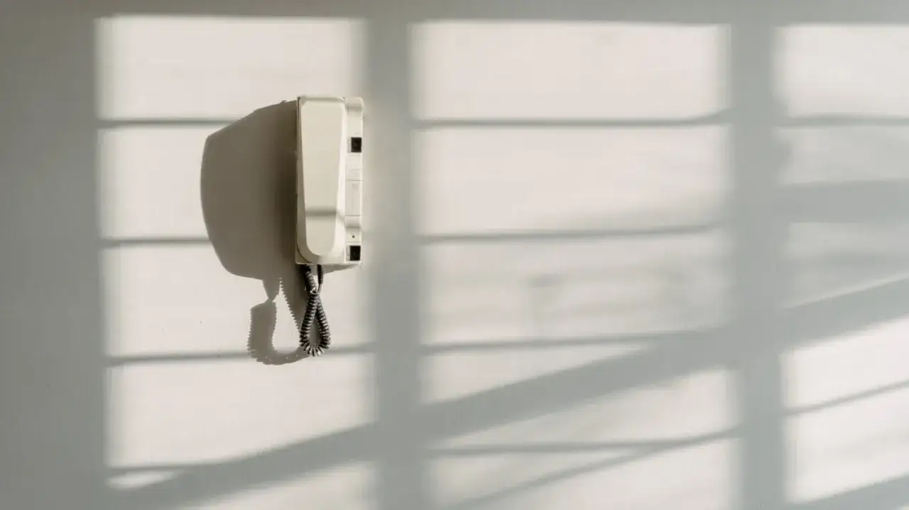 Jak podłączyć domofon w bloku 5 żyłowy - uniknij najczęstszych błędów