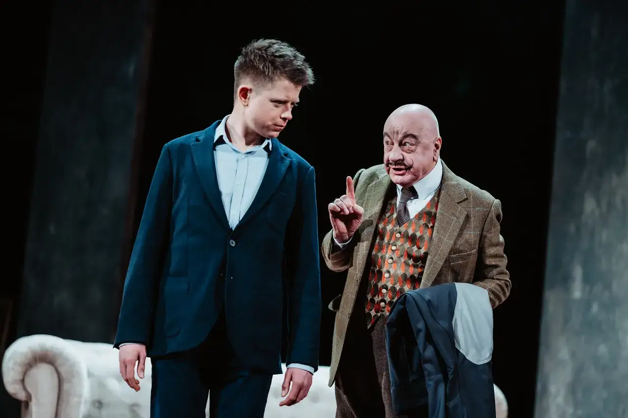 Tango spektakl Mrożka: emocjonująca opowieść o wolności i społeczeństwie