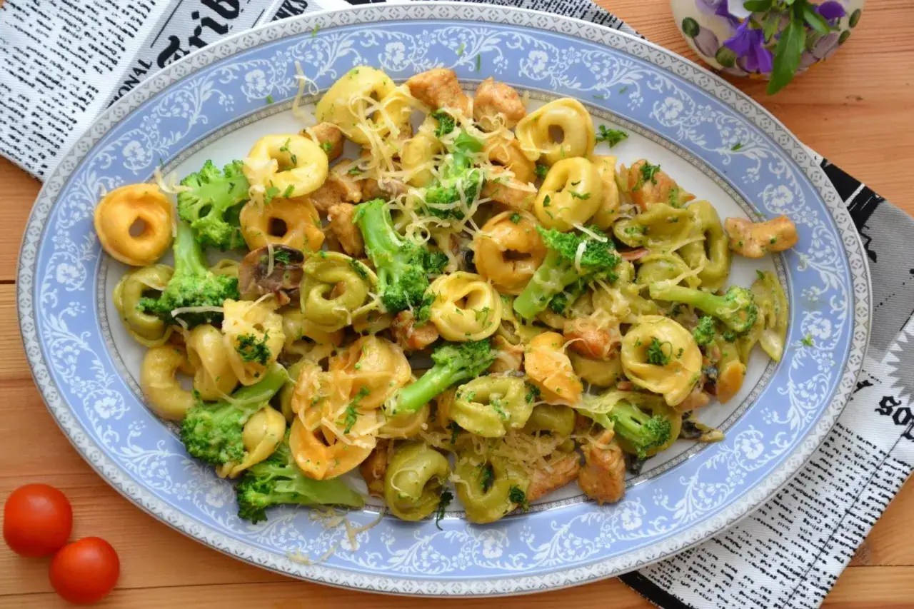 Jak szybko gotować tortellini z Biedronki, aby nie skleiły się?