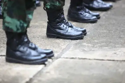 Słownik wojskowy: Kluczowe terminy i tłumaczenia, które musisz znać