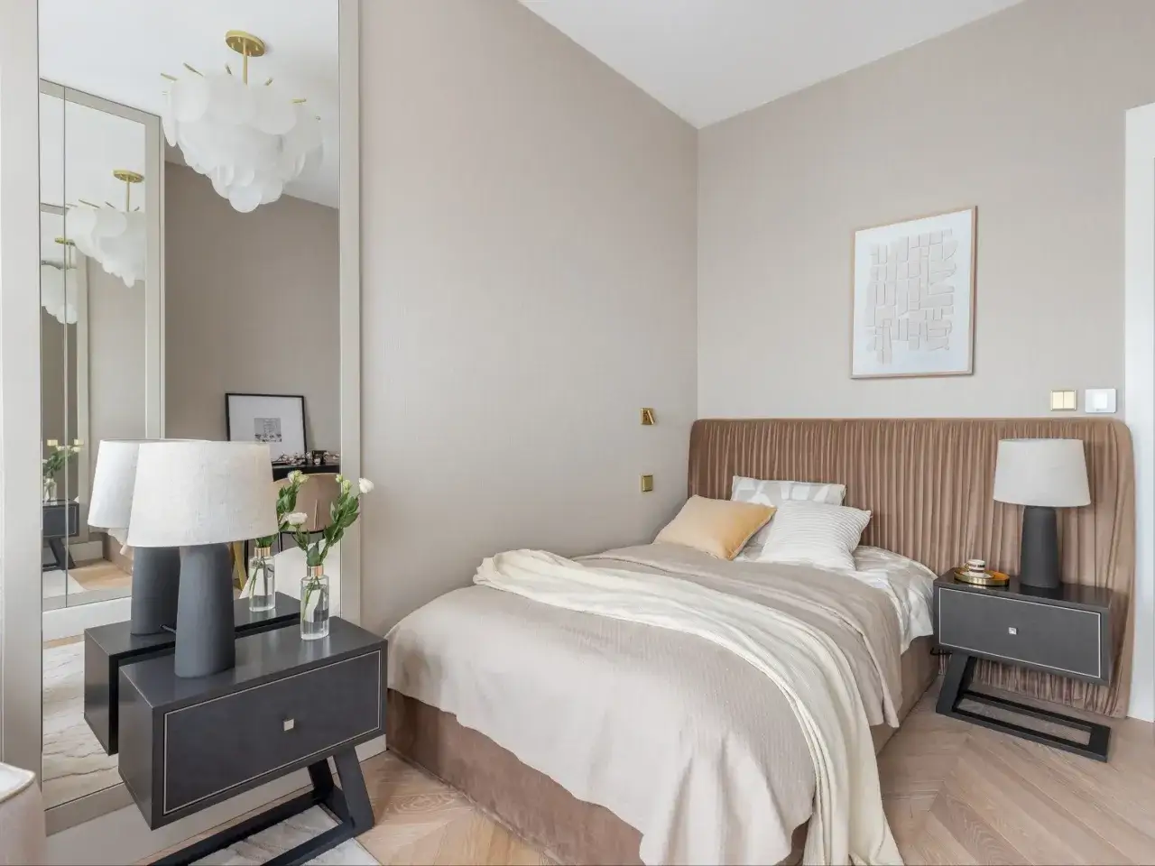 Jak urządzić małą sypialnię? 7 trików na dużą przestrzeń