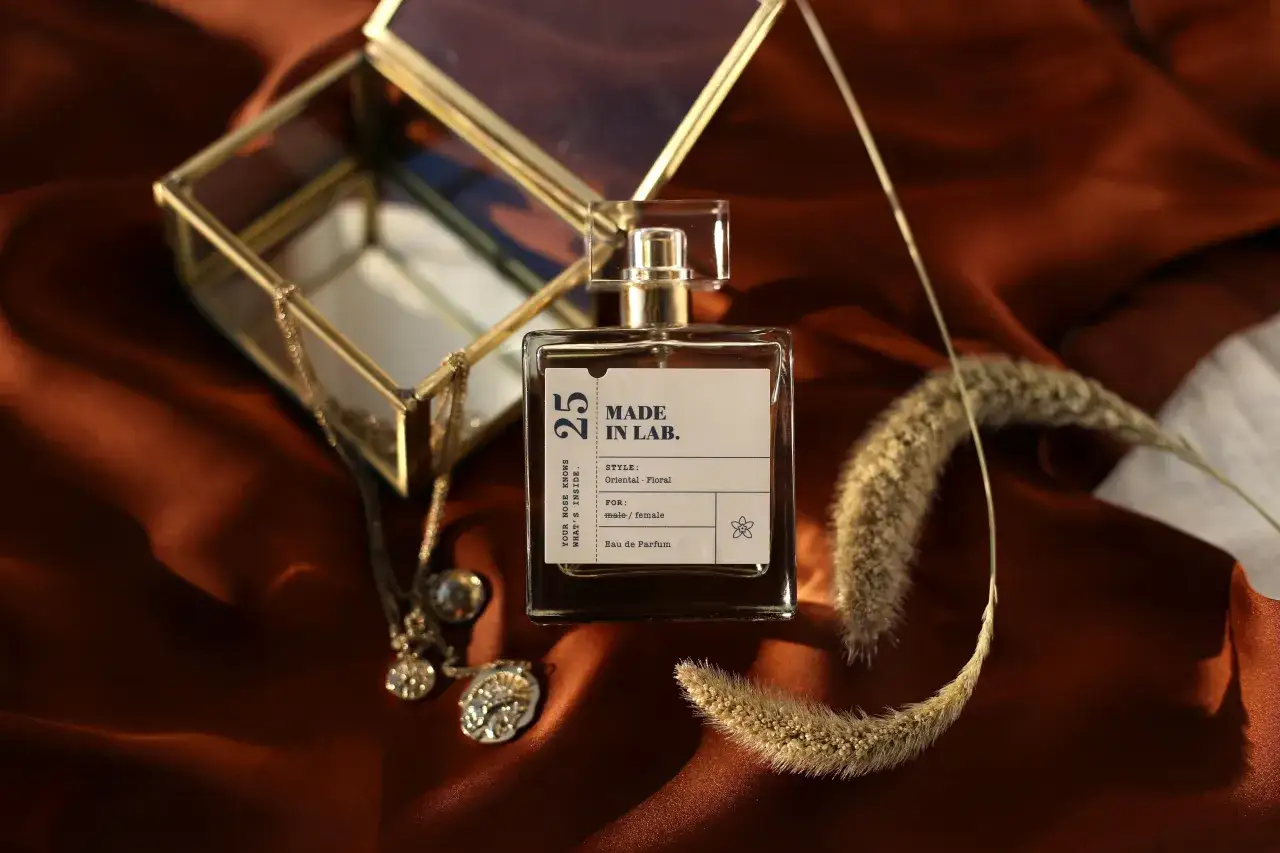 Woda perfumowana czy toaletowa? Która pachnie dłużej?