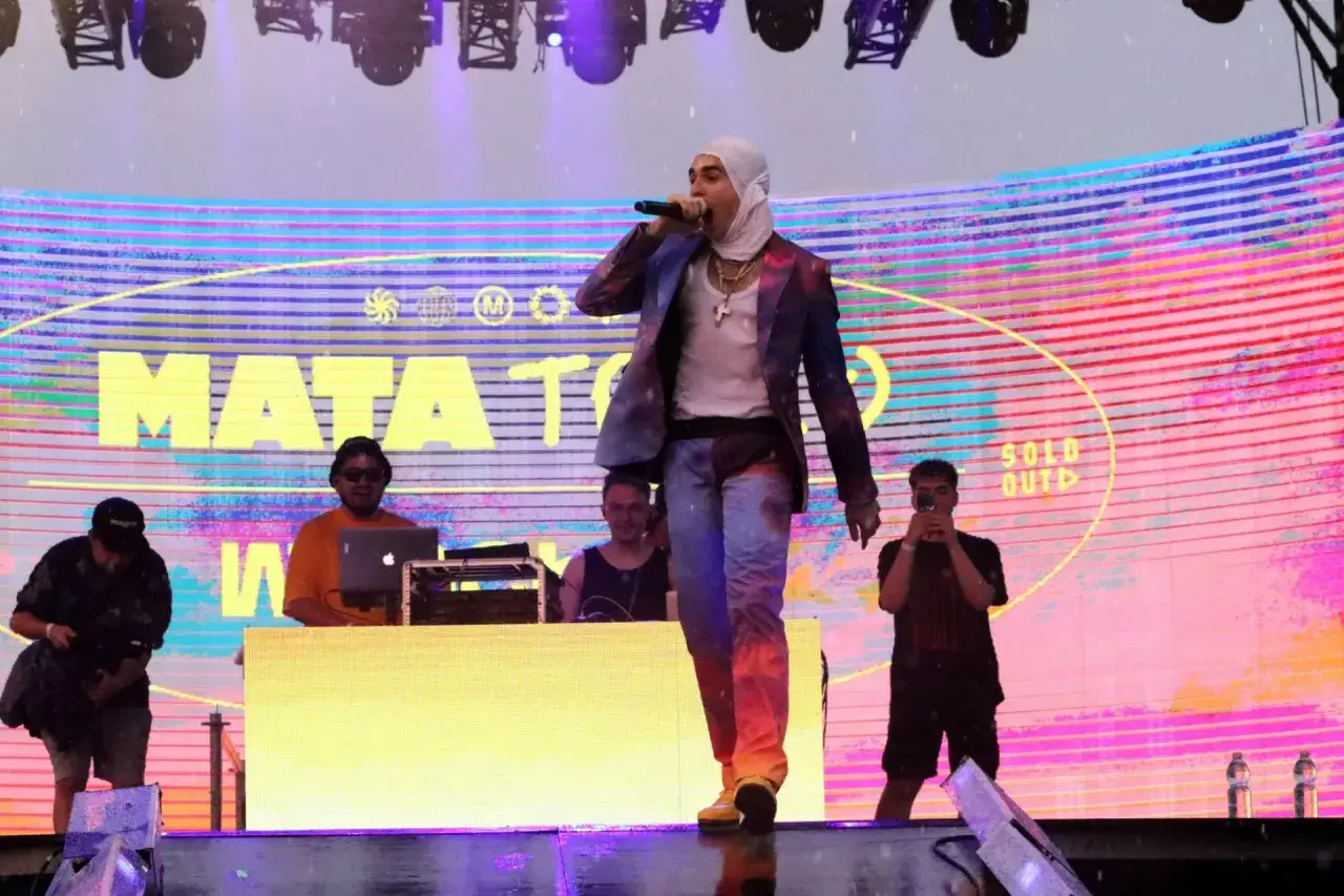 Mata na scenie, tłum szaleje, a pytanie "ile trwa koncert Maty" pozostaje bez odpowiedzi, bo zabawa trwa!