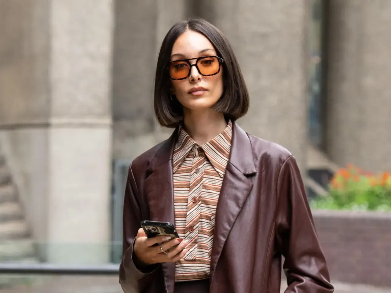 Feines Haar & Brille? Top Kurzhaarfrisuren für Volumen & Stil!