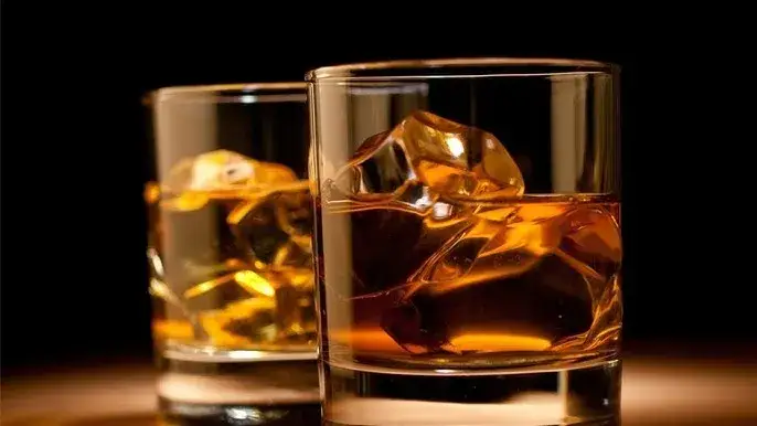 Whisky a zdrowie: Czy szkodzi? Ekspert obala mity i fakty