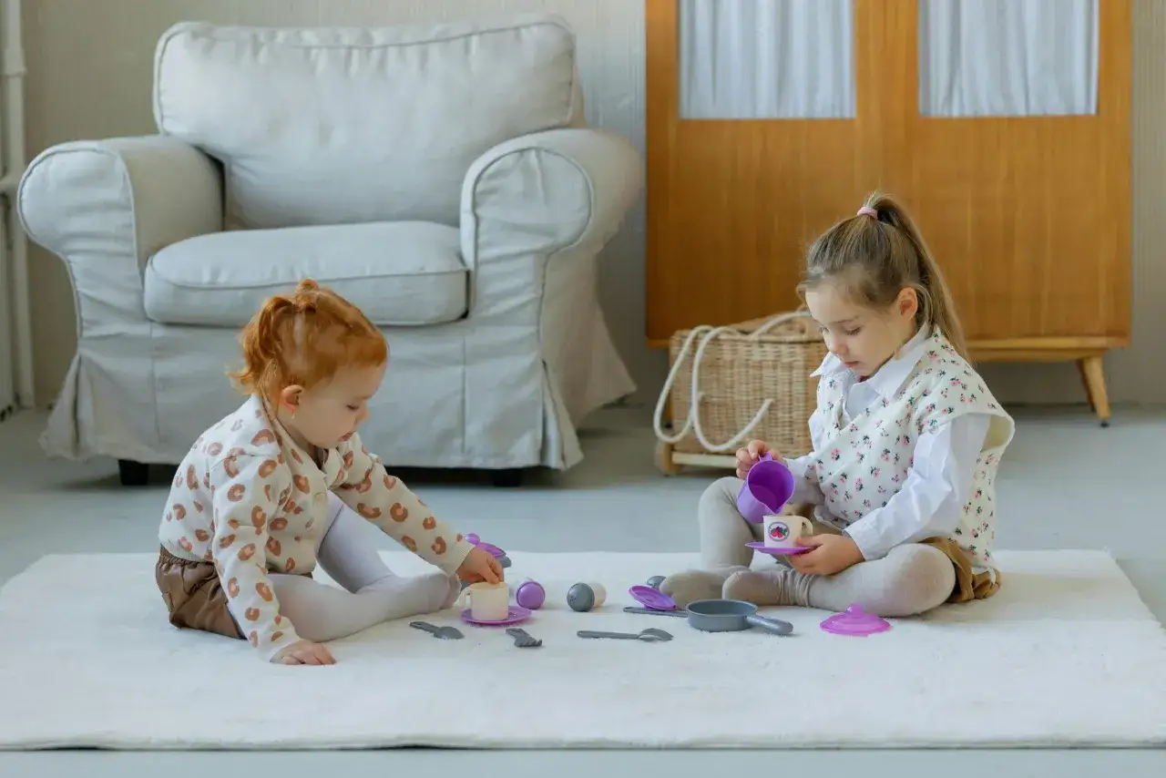 Ile dzieci na opiekuna w żłobku? Poznaj limity i wyjątki