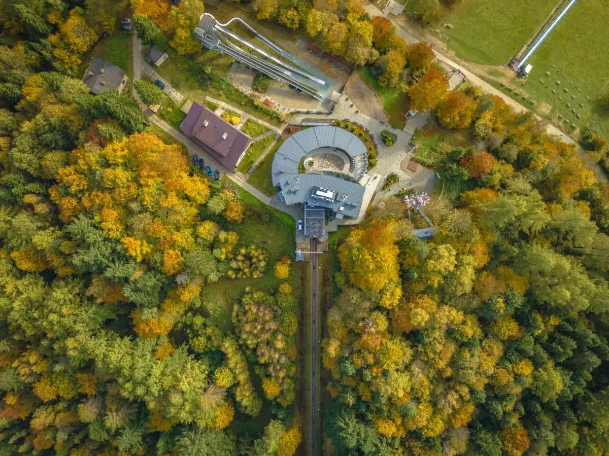 Ile się idzie na Górę Parkową? Przewodnik po szlakach i atrakcjach