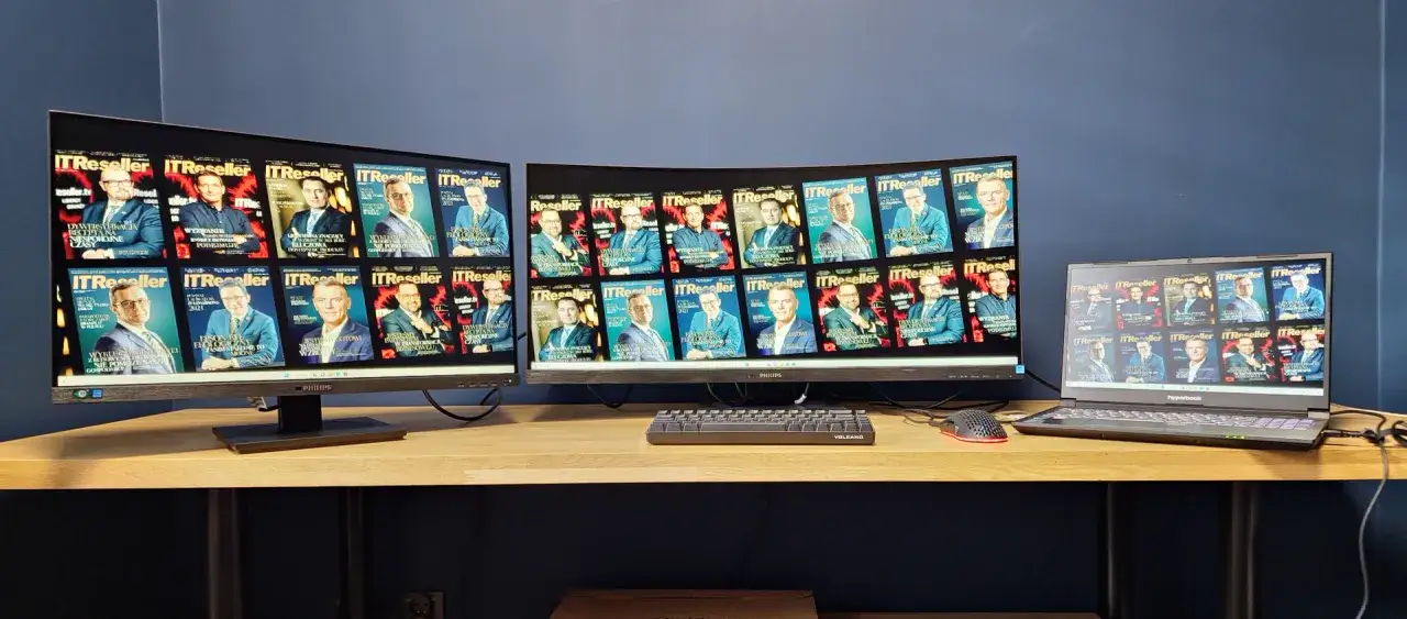 Jak ustawić dwa monitory na biurku, aby zwiększyć wydajność pracy