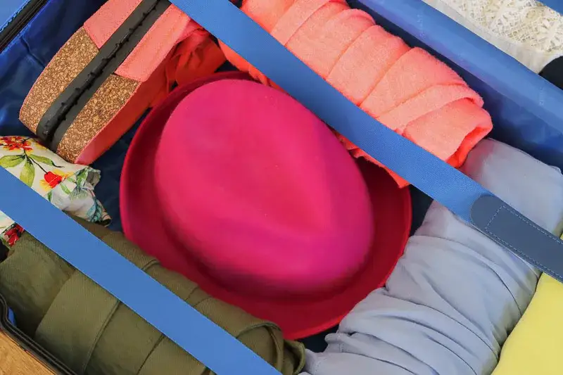 Jak przewozić kapelusz w walizce, aby go nie zniszczyć?