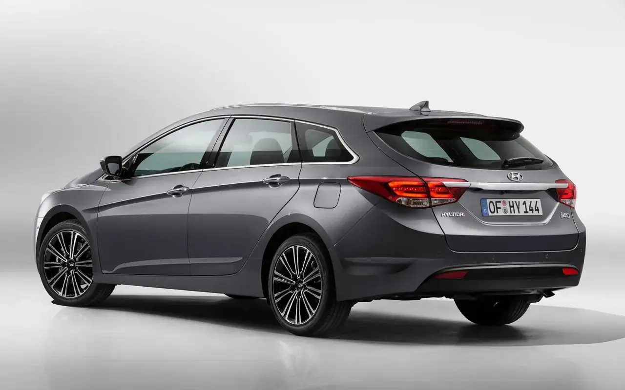 Hyundai i40: Pojemność baku 70 litrów? Sprawdź zasięg!