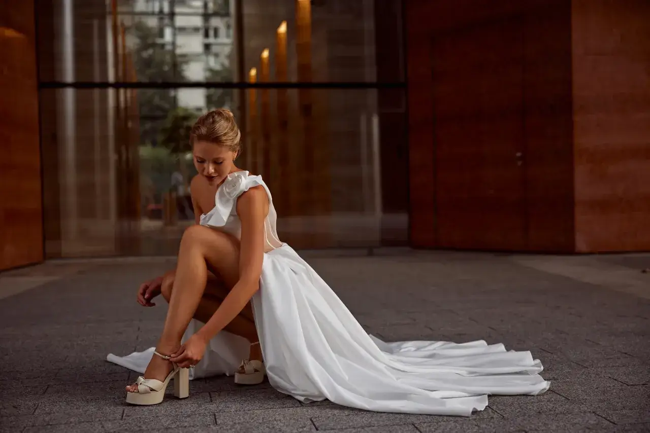 Jak sikać w sukni ślubnej? Sprawdzone triki bez stresu!