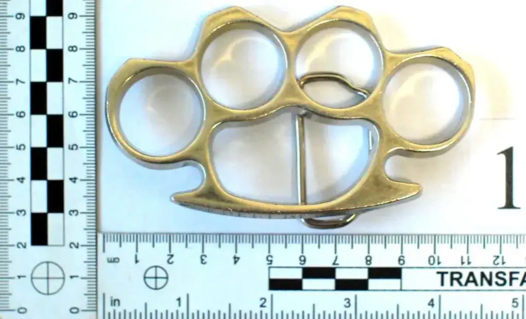 Co to kastet? Historia, zastosowanie i legalność w Polsce