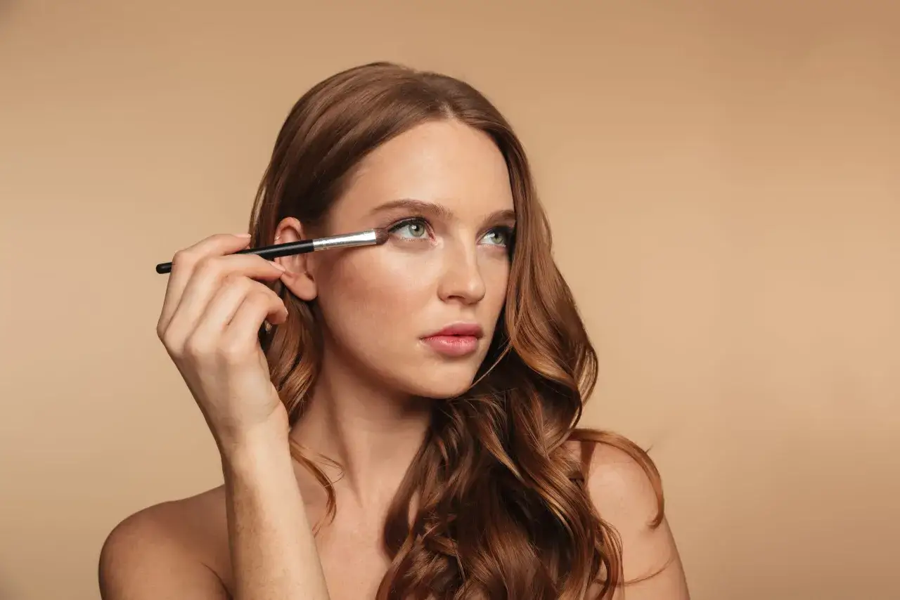 Makijaż czy fryzura? Ekspert radzi: co najpierw, kiedy wyjątki?