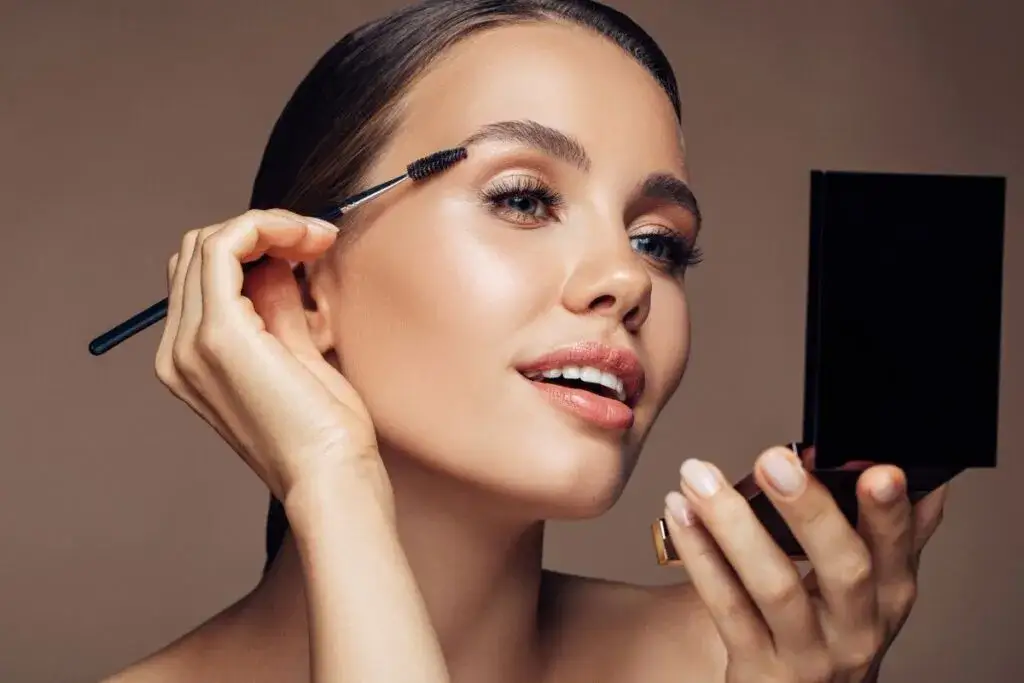 Jak dobrać makijaż do twarzy, aby podkreślić swoje atuty?