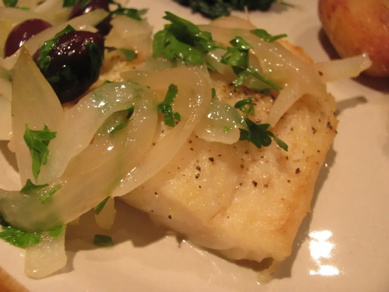 Morue grillée au four: les secrets d'une cuisson juteuse et savoureuse