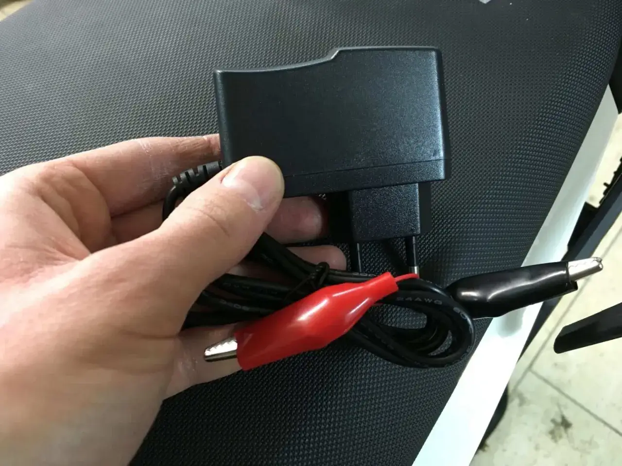 Prostownik do motocykla: Wybierz idealny i przedłuż życie baterii