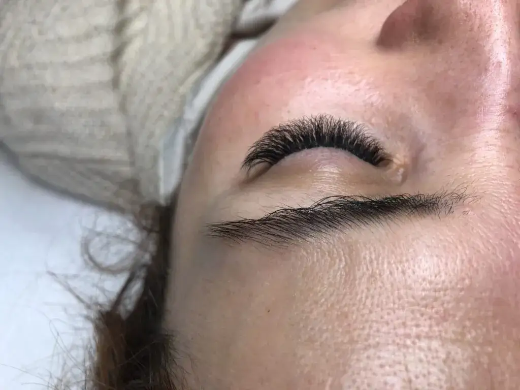 Stylizacja brwi Rzeszów - najlepsze miejsca i porady dla Ciebie